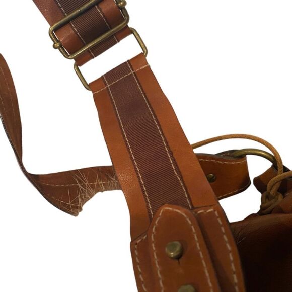 1162 Vintage Barneys NY Crossbody Bucket Bag Saddle Leather Raccoon Trim NWOT - Picture 5 of 10